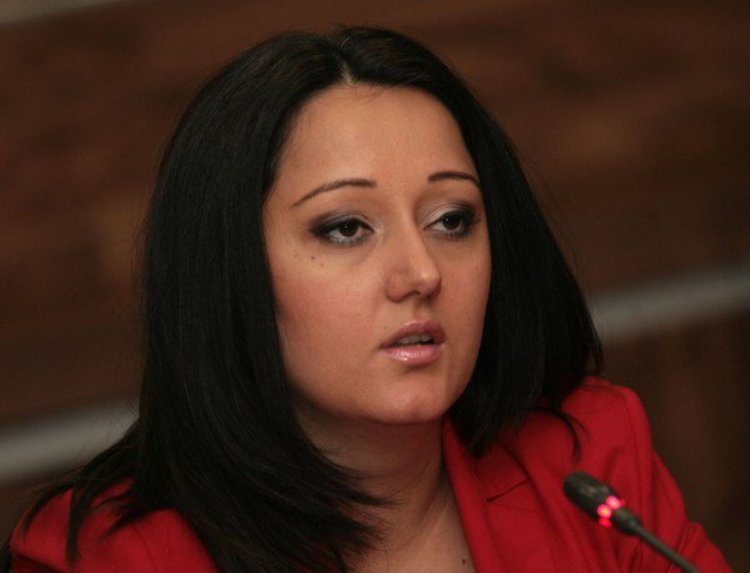 Павлова: Ще има преразглеждане на броя на областите в страната  