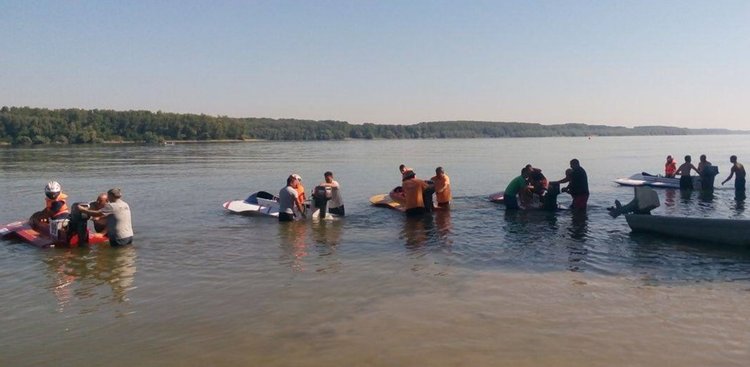 Две лодки представяха Първомай на Републиканското по водомоторни спортове