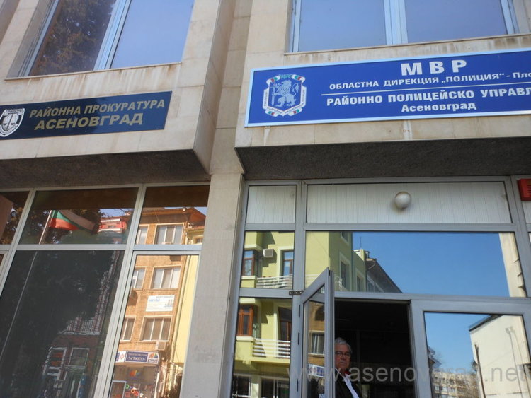 Трима задържани в асеновградската полиция за побой