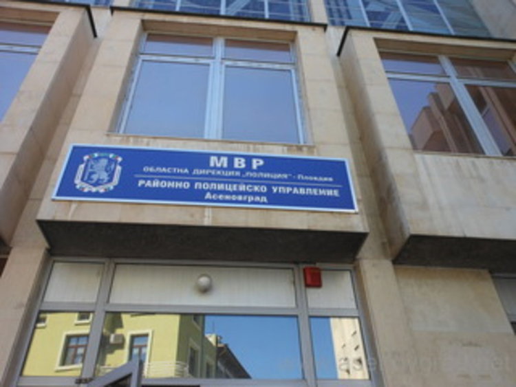 Шофьор блъсна на заден ход пешеходка, счупи й ръката