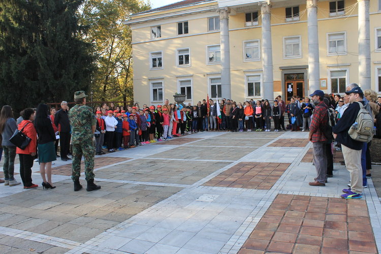 300 ученици поеха по стъпките на българската армия в Източните Родопи