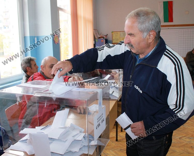 До 13 часа:  25,7% от избирателите в Димитровградско гласували за президент