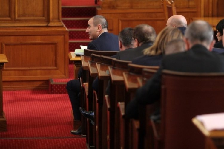 Парламентът прие на първо четене бюджета на ДОО 