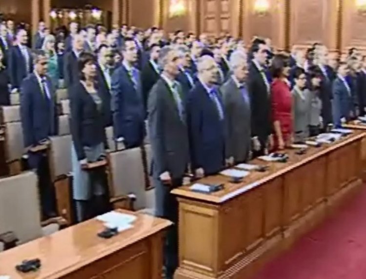 Депутатите откриха новата пленарна сесия с химна 