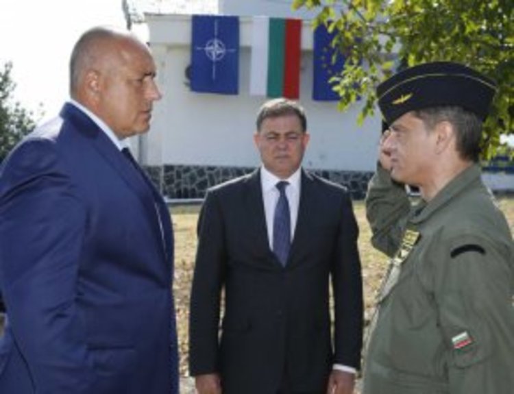 България не иска да признае присъствието на американски военни 