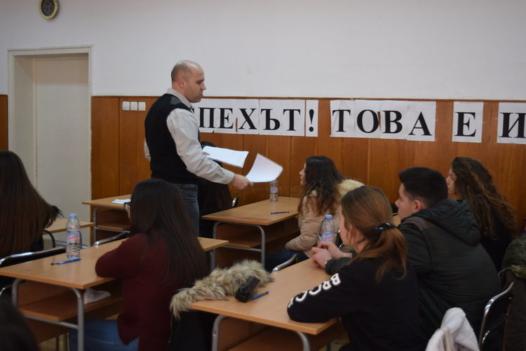 За поредна година Езиковата гимназия е изпитен център на Кембридж
