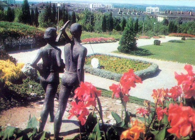 Възстановяват паметника на бригадирите, които се намираше в парк "П.Пенев"