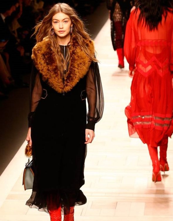 Джиджи и Белла Хадид показват новата колекция на Fendi (видео)