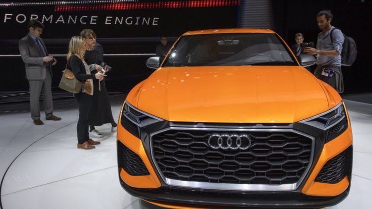 Audi разкри новия си върховен кросоувър SQ8 (видео)
