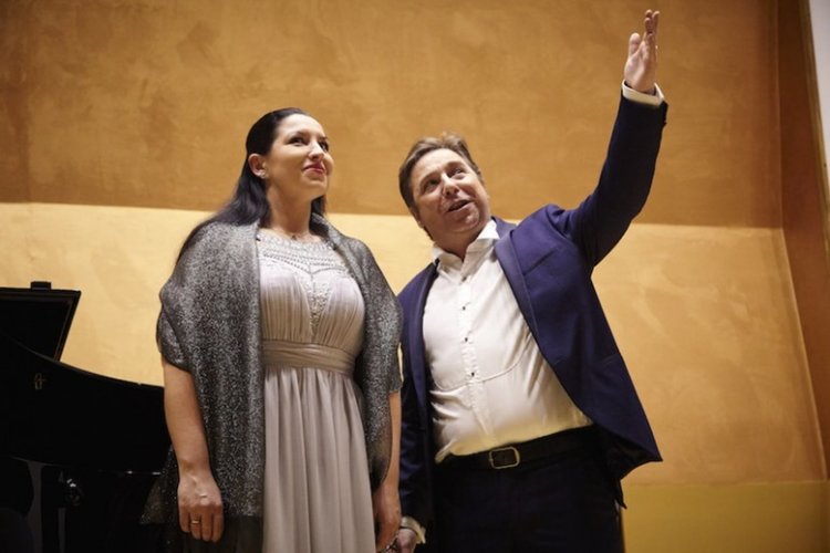 Забавно-духовият оркестър с пролетен оперетен концерт в ОДТ "Ап.Карамитев"