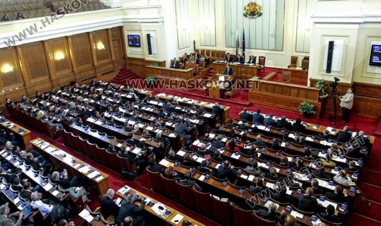 4 от 8 депутати от Хасково с прощъпулник в Парламента