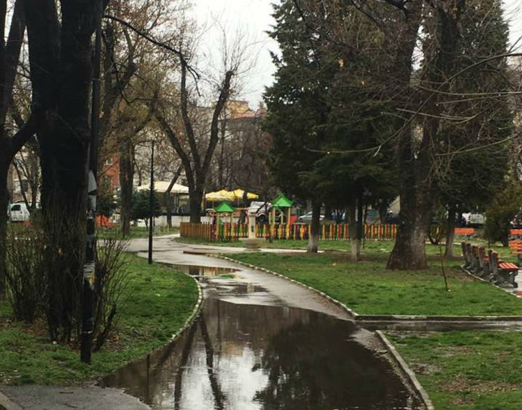 Валежи и гръмотевици днес, жълт код в 13 области
