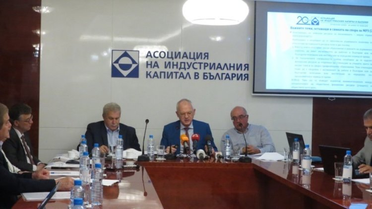 АИКБ искат да отпадне минималната работна заплата