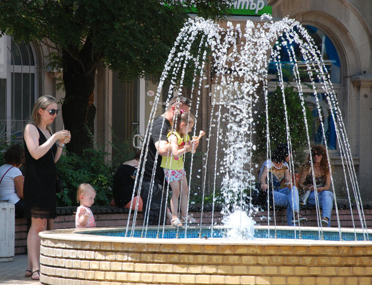 И днес жега, малко облаци следобед