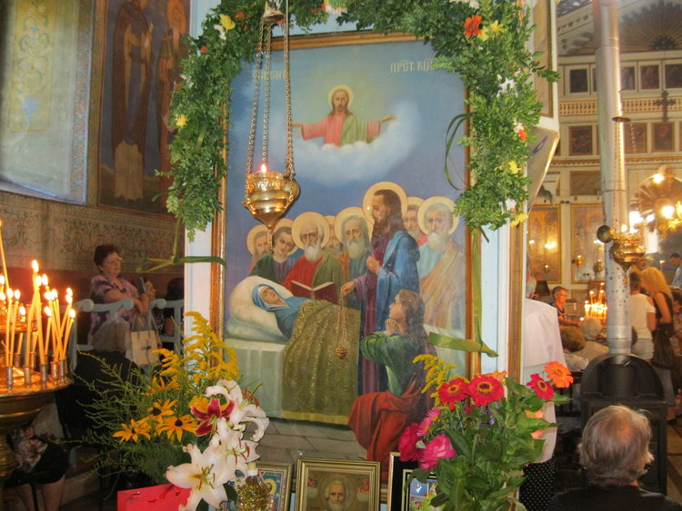 Празничен водосвет и литургия в църквата "Успение Богородично" в Смолян