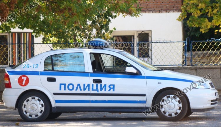 Обраха маса на Неделен пазар, задържаха и младеж с дрога