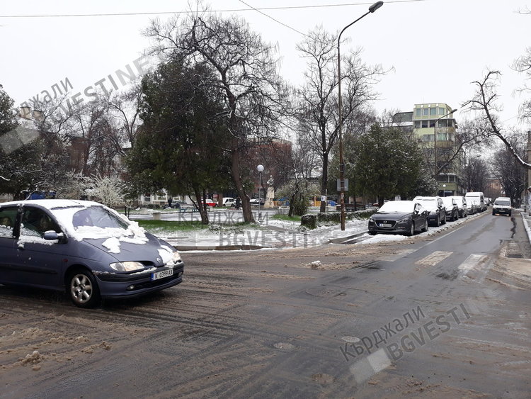 Въпреки обявения жълт код снежната покривка в Кърджалийско достигна едва 3 см.