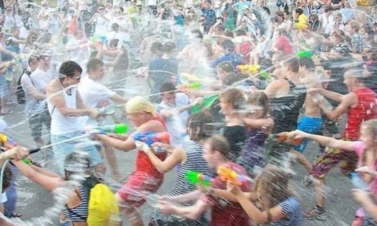 Водна битка организират тийнейджъри в Димитровград