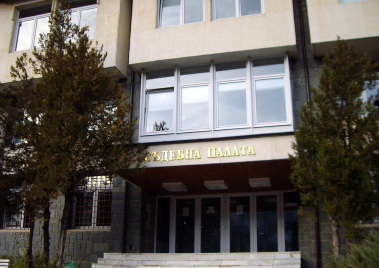 Съдът в Смолян решава съдбата на малкия Александър, отнет от майка му след раждането