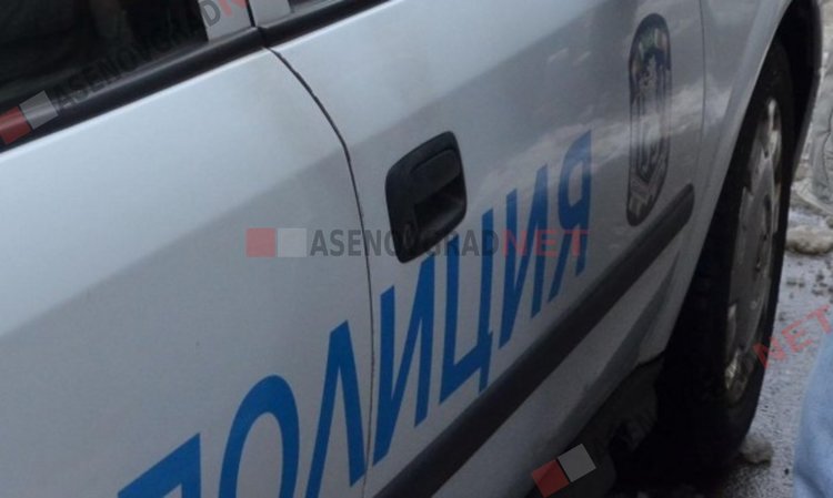 Шофьор вкара четирите си спътнички в болница, заби се в дърво край Асеновград