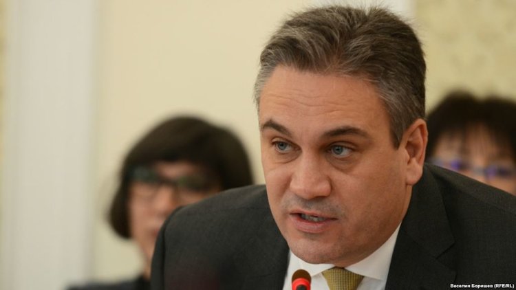 Олигарси, недоволни от борбата с корупцията, и медии спретнали апартаментгейт