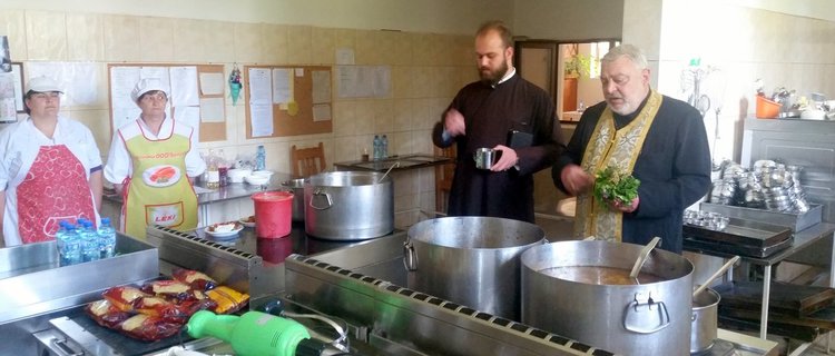 Възстановеният параклис над село Турян и храма във Фатово, почетоха патрона си Светците Константин и Елена
