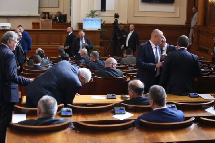 Парламентът си прави нов сайт за 25 000 лева