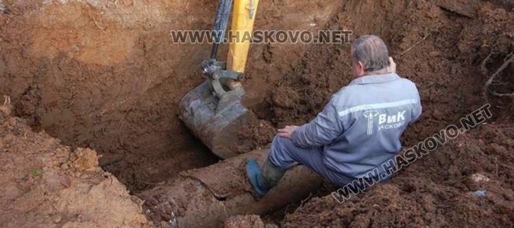 ​ВиК авария ограничава движението след  21 часа на кръстовището по „Съедиение“ и  "България"