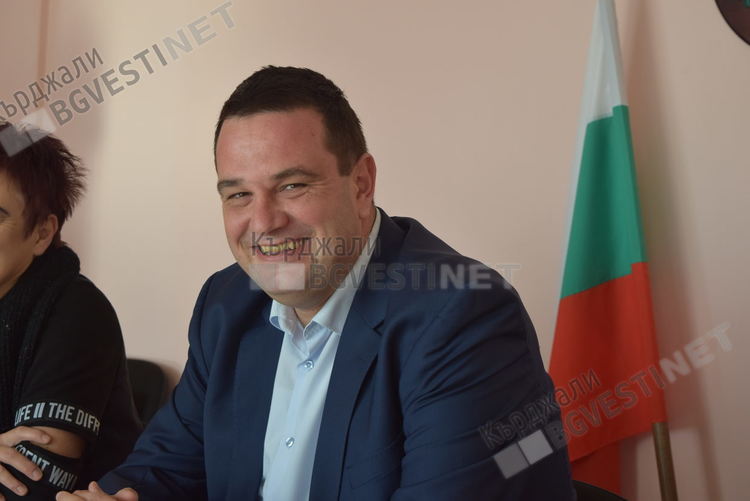 Областният управител и заместниците му с дарение за МБАЛ "Д-р Атанас Дафовски"