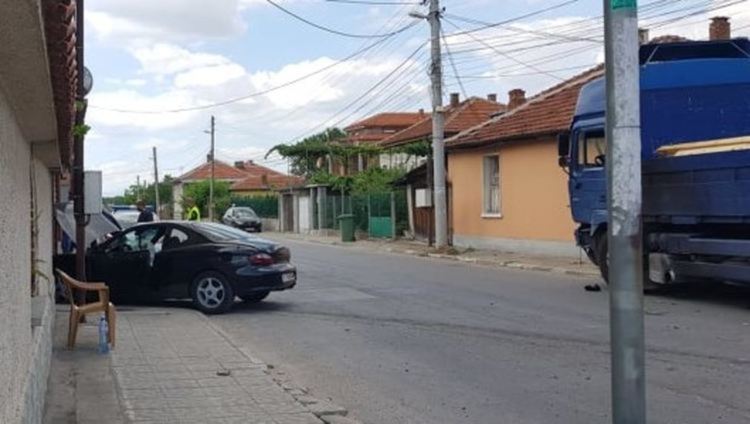 При вчерашната катастрофа в Първомай е пострадал 19-годишен шофьор от Кърджали