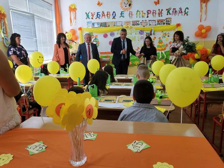 Заради влизане в класна стая без маски проверяват кмета на Неделино и директора на училището в града