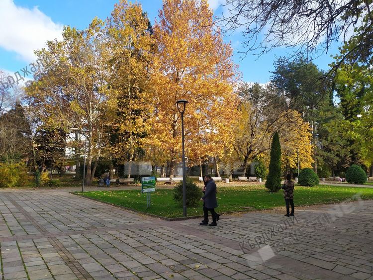 Променлива облачност в Кърджали, слаб вятър