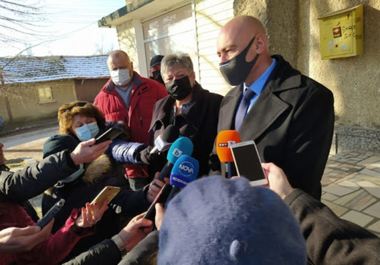 Нападнаха и биха двама възрастни посреднощ в дома им за 20 лв.