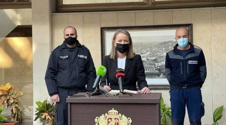 Евакуирани са две къщи в село Дряново заради опасност от срутване на голяма скална маса