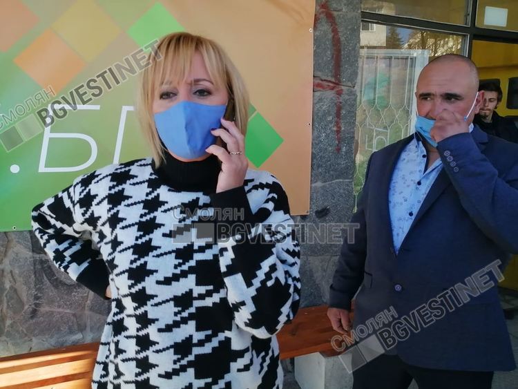 Манолова ще се срещне с граждани в Неделино и Баните  