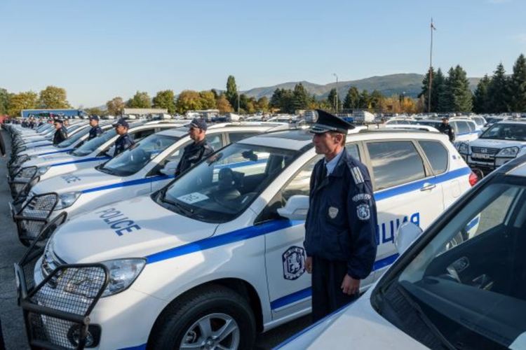 Разпитват служители на МВР заради скандалната покупка на джиповете