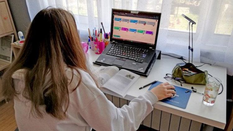 Oт петък учениците от 5 до 12 клас се завръщат отново в онлайн форма на обучение и в Димитровград
