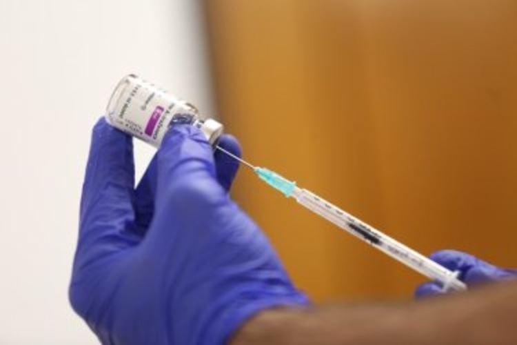 Властите в очакване на зелена светлина от ЕМА: AstraZeneca не причинява нищо