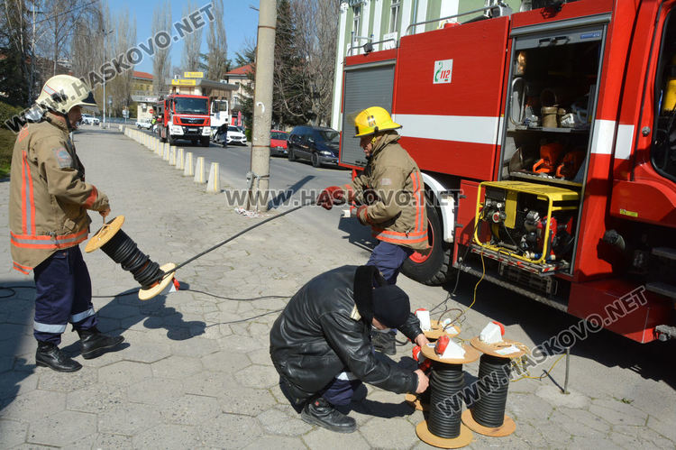 Зала „Дружба“ е готова за изборите. Направиха разстановка за пожарната безопасност