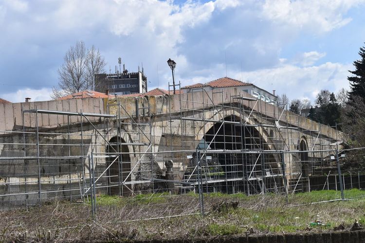 Възстановяват пешеходната зона по Гърбавият мост в Харманли след ремонт
