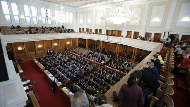 Парламентът заработи