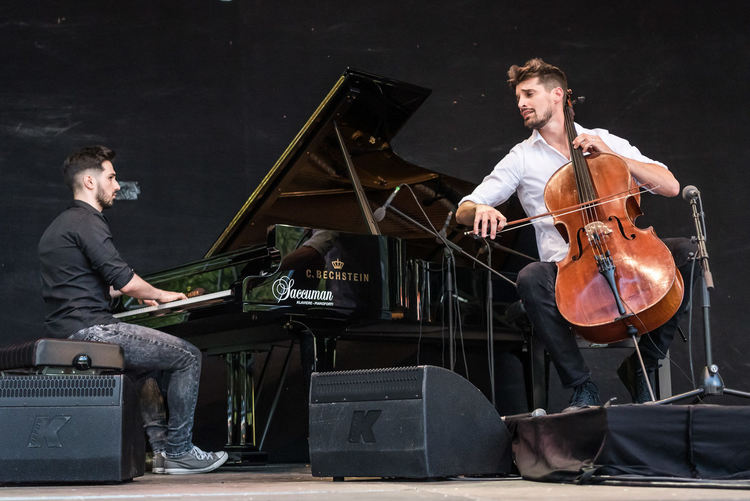 Лука Шулич от 2CELLOS с концерти в Пловдив и Варна