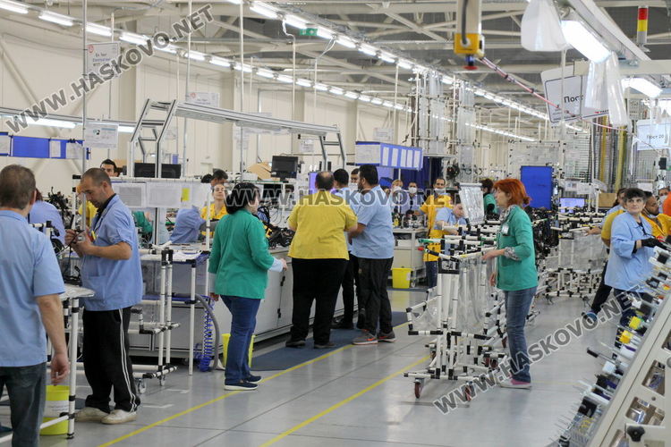 117 свободни работни места, глад за шлосери и монтажници на кабели в Димитровград