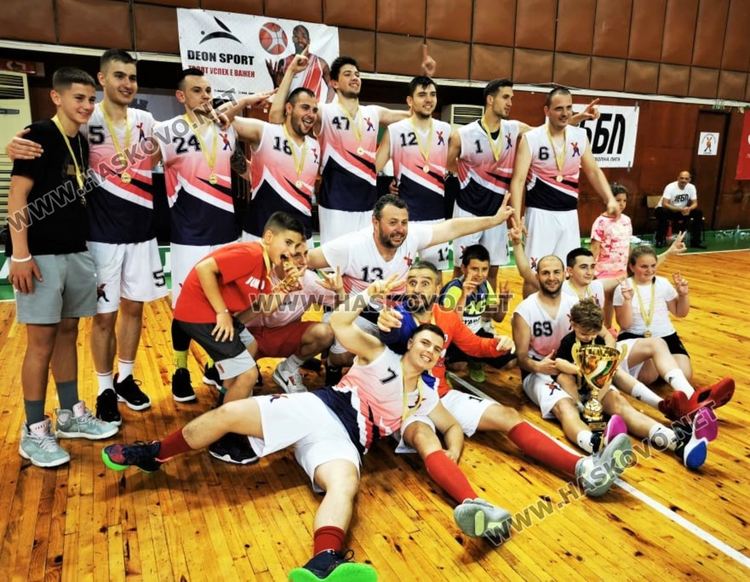 Хасково вдигна шампионската купа в баскетболната „Б“ група при мъжете