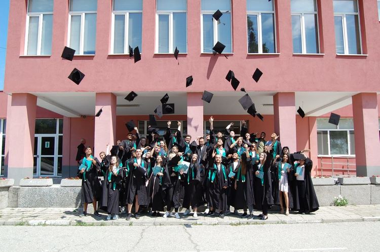 Връчиха дипломите на завършилите ПГСС