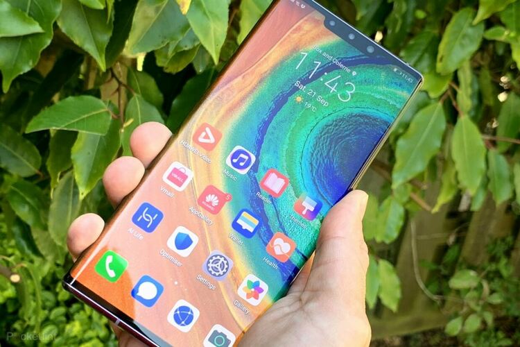 Huawei патентоваха смартфон със селфи камера в екрана и тройна задна камера