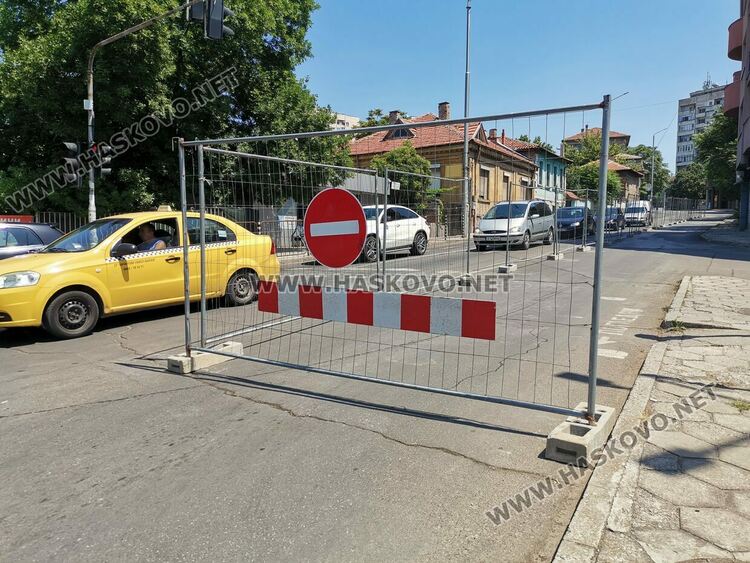 Затвориха част от платната за движение в района на Зеленчуковия пазар