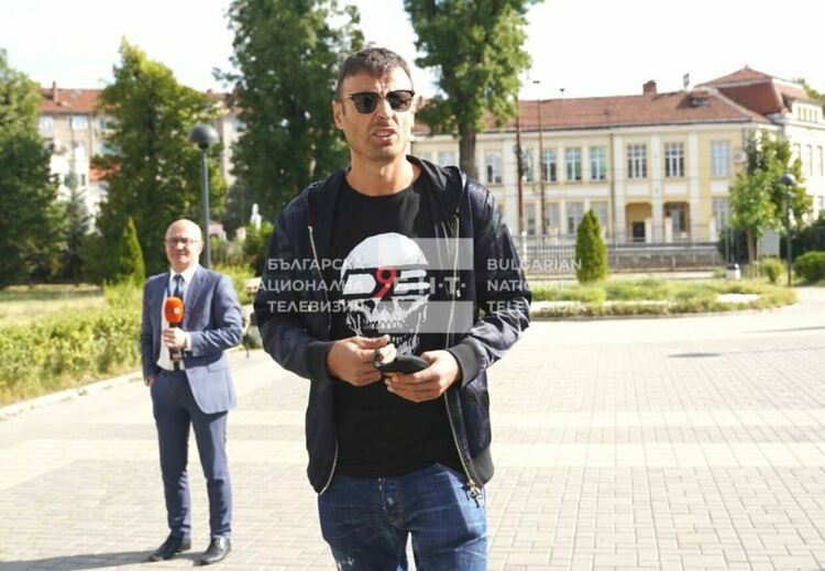 Бербатов се яви в Районната прокуратура в София