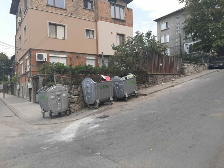Поставиха допълнително контейнери за отпадъци в Асеновград 