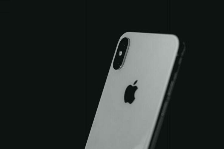 Apple пред забрана да продава iPhone в Китай